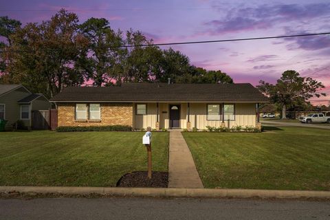 A home in Angleton