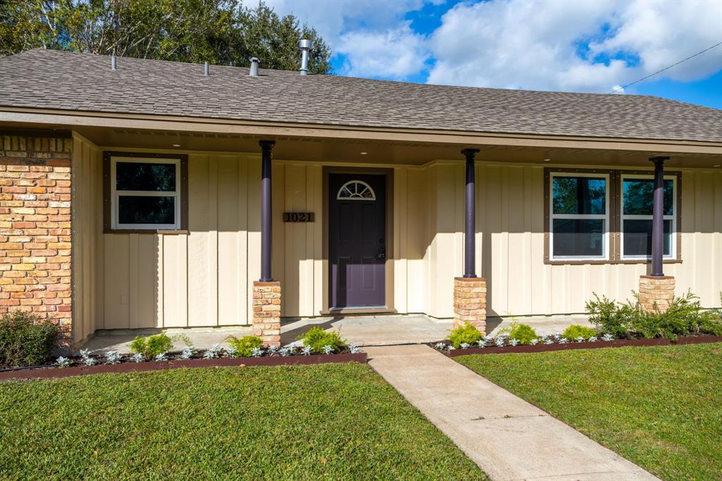 1021 E Miller Street, Angleton, Texas image 3