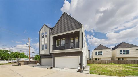Photo of 2710 Jensen Creek Lane, Houston, TX 77026 (MLS # 81275460)