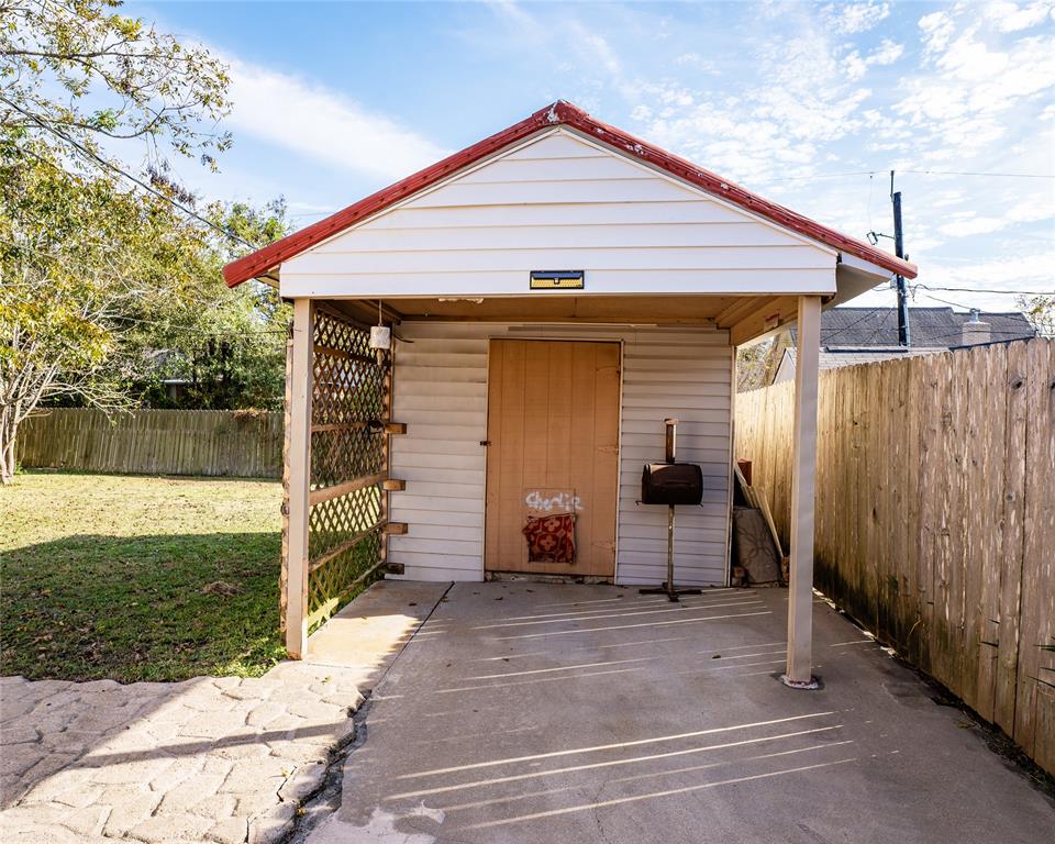 2724 Lamesa Street, Bay City, Texas image 23