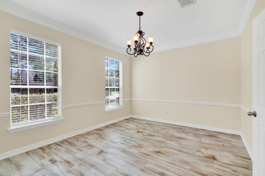 2407 Riverway Oak Drive, Kingwood, Texas image 9