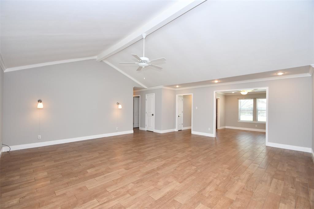 5513 Commodore Drive