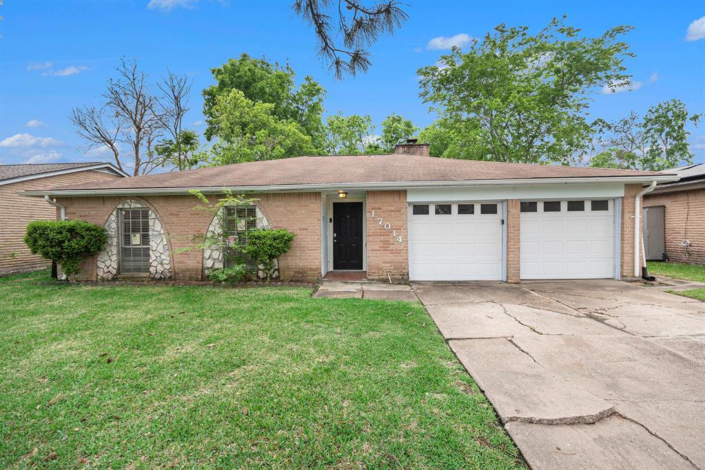 17014 Forest Bend Avenue, Friendswood, Texas image 1