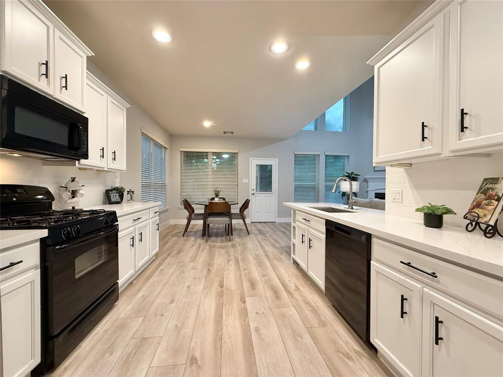 210 Black Swan Place, The Woodlands, Texas image 16