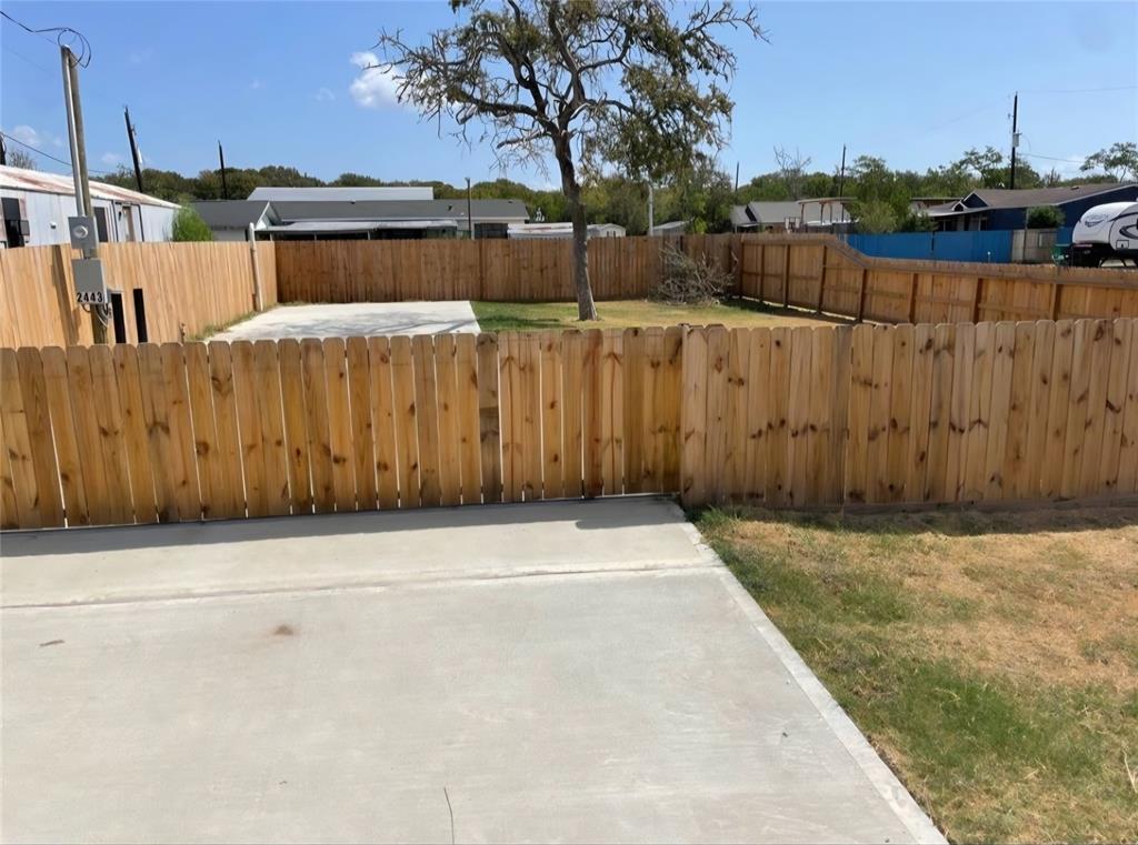 2443 Bay Oaks Harbor Drive, Baytown, Texas image 4