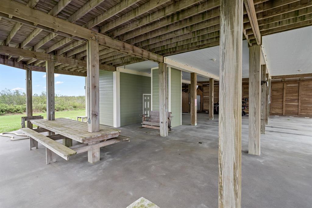 907 Thompson Drive, Gilchrist, Texas image 11