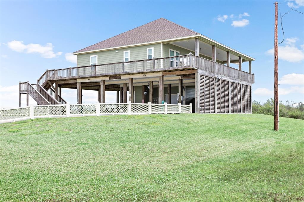 907 Thompson Drive, Gilchrist, Texas image 1