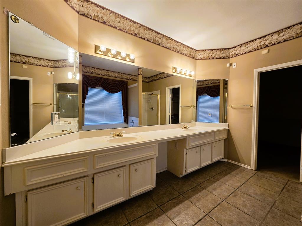 Photo 15 of 21 of 12726 Silverglen Estates Drive house