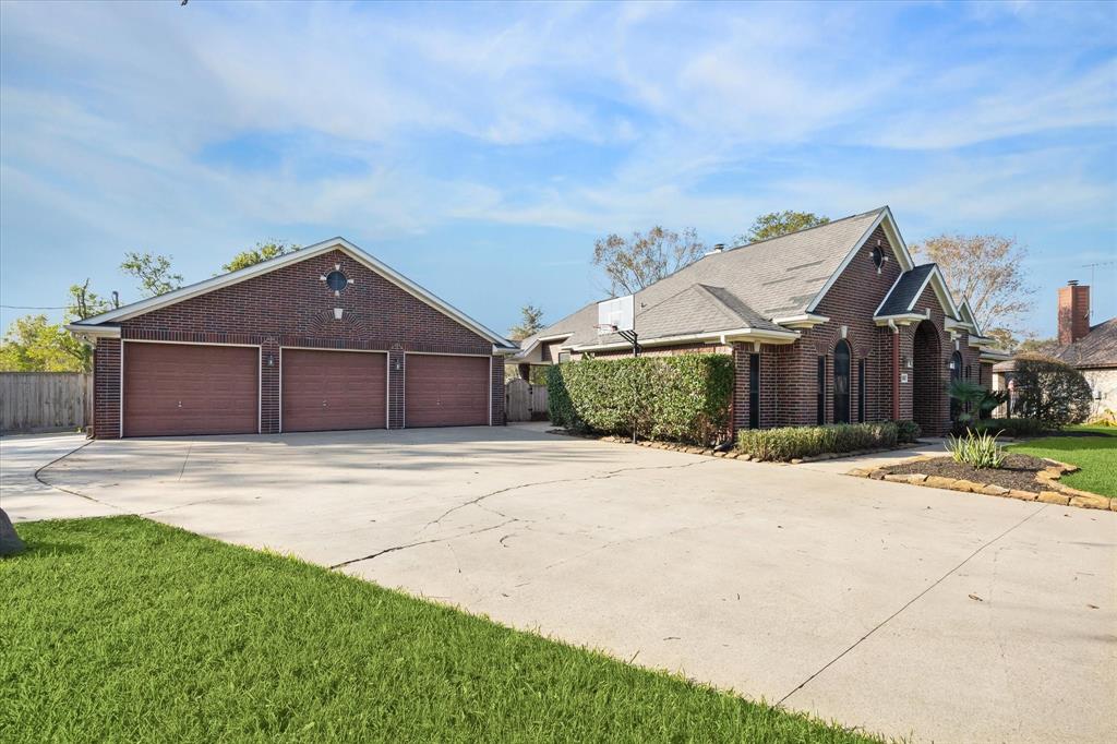 7125 Robin Meadow Street, Pearland, Texas image 3