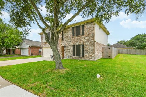 Single Family Residence in Dickinson TX 402 Brightfield Lane 39.jpg