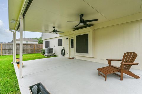 Single Family Residence in Dickinson TX 402 Brightfield Lane 33.jpg