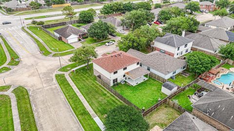 Single Family Residence in Dickinson TX 402 Brightfield Lane 37.jpg