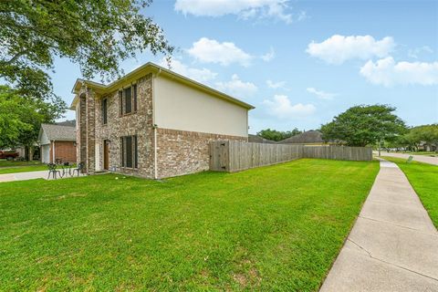 Single Family Residence in Dickinson TX 402 Brightfield Lane 41.jpg