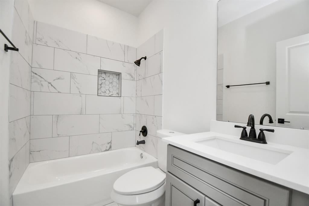 4314 Avron Drive, Stafford, Texas image 26
