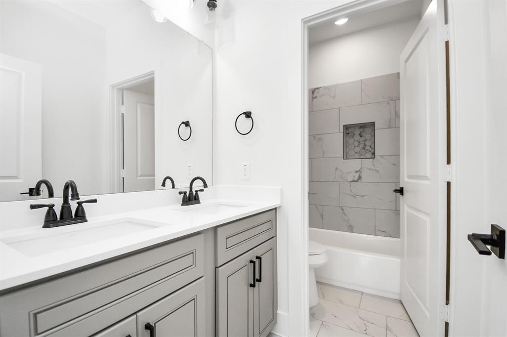 4314 Avron Drive, Stafford, Texas image 31