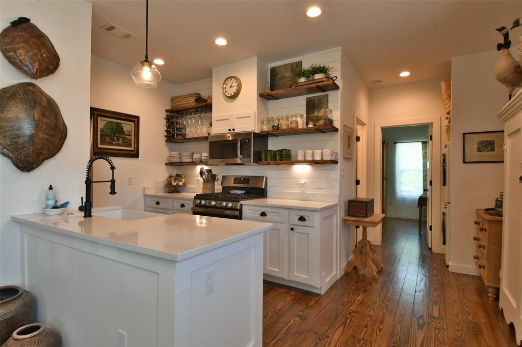 303 Hampshire Drive, Brenham, Texas image 7