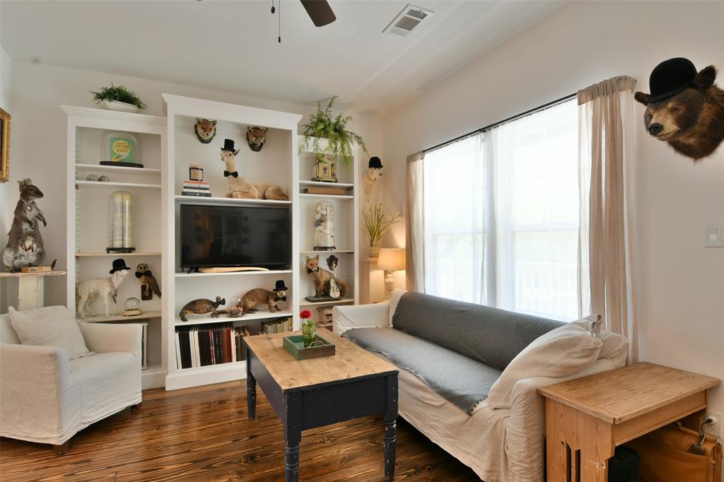 303 Hampshire Drive, Brenham, Texas image 4