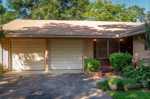 A home in La Grange