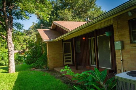 A home in La Grange