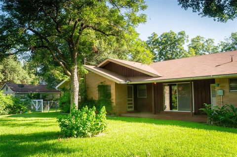 A home in La Grange