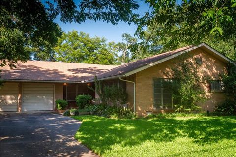 A home in La Grange