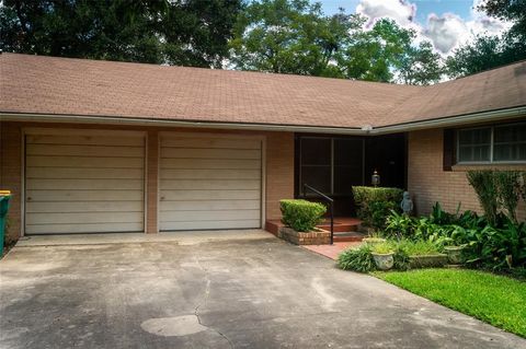 A home in La Grange