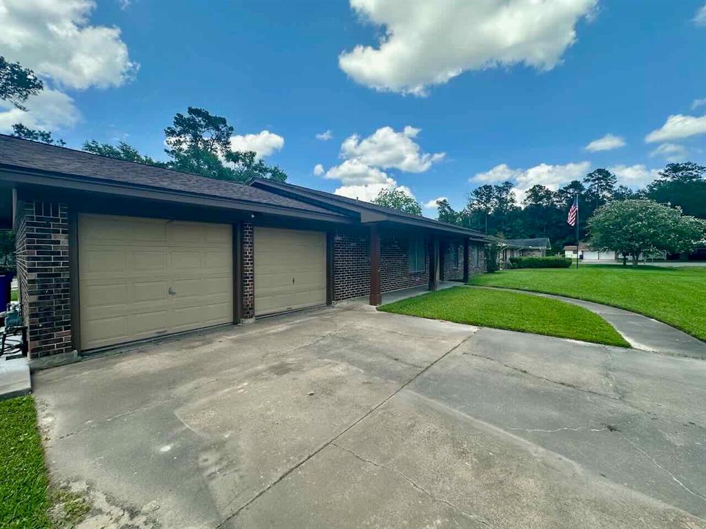207 Lucky Drive, Silsbee, Texas image 2