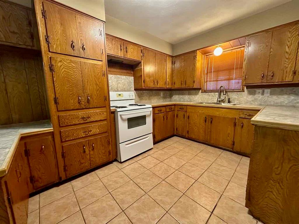 207 Lucky Drive, Silsbee, Texas image 10