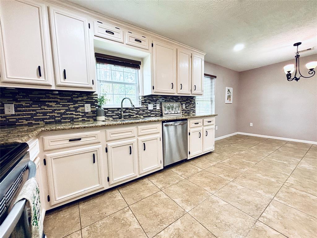 2413 Kingsdale Drive, Deer Park, Texas image 8