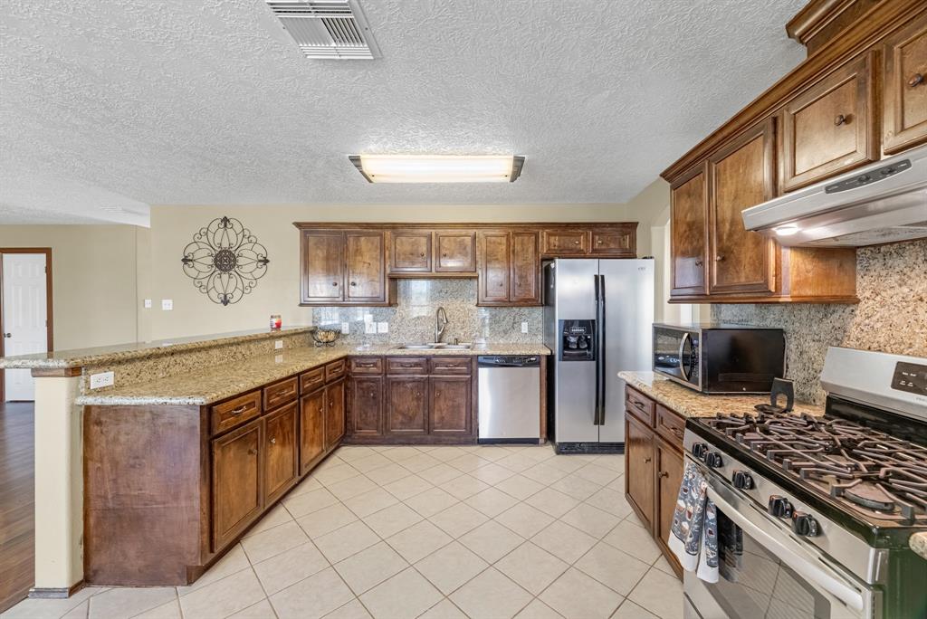 1112 Misty Way Drive, Crosby, Texas image 29