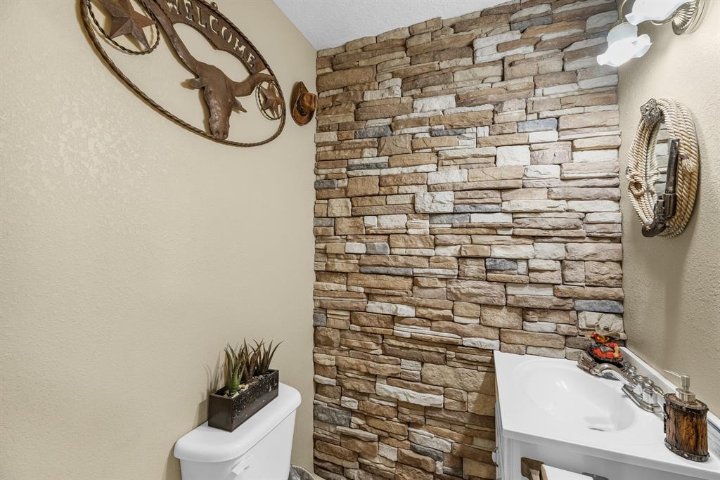 1112 Misty Way Drive, Crosby, Texas image 10