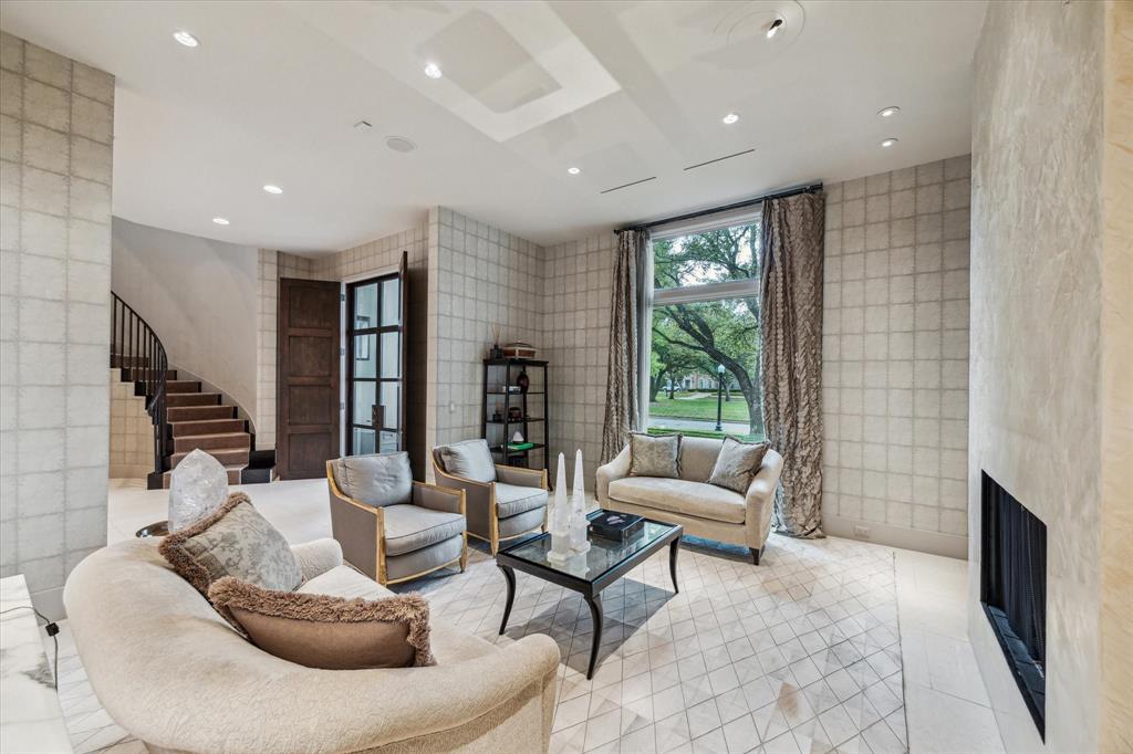 2949 Chevy Chase Drive, Houston, Texas image 4