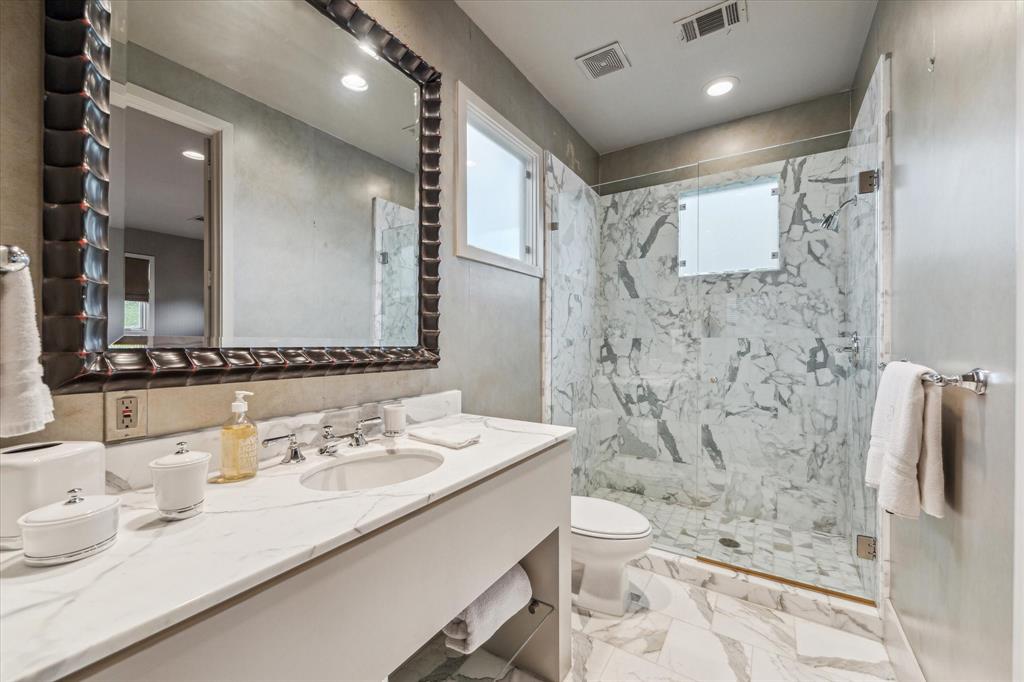 2949 Chevy Chase Drive, Houston, Texas image 28