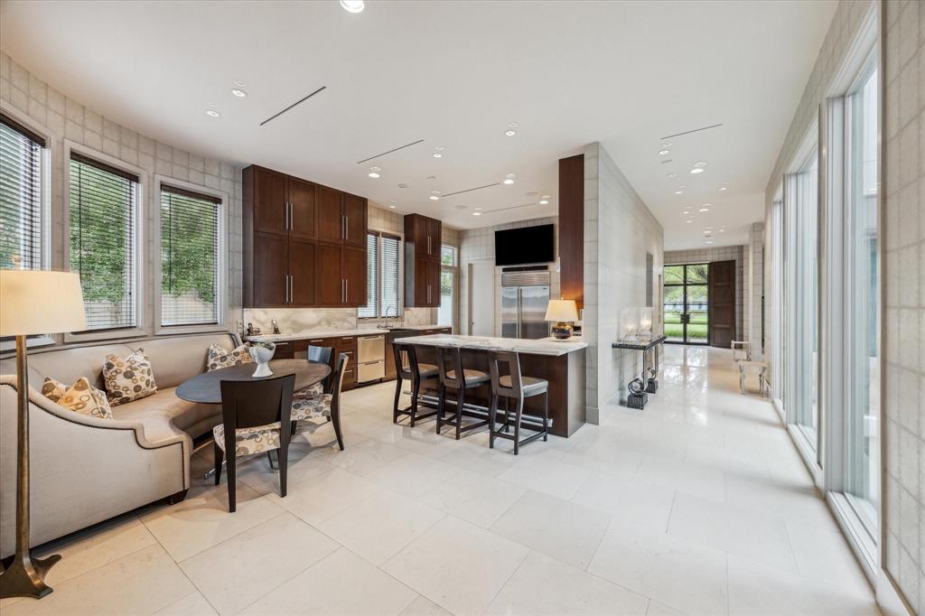 2949 Chevy Chase Drive, Houston, Texas image 11