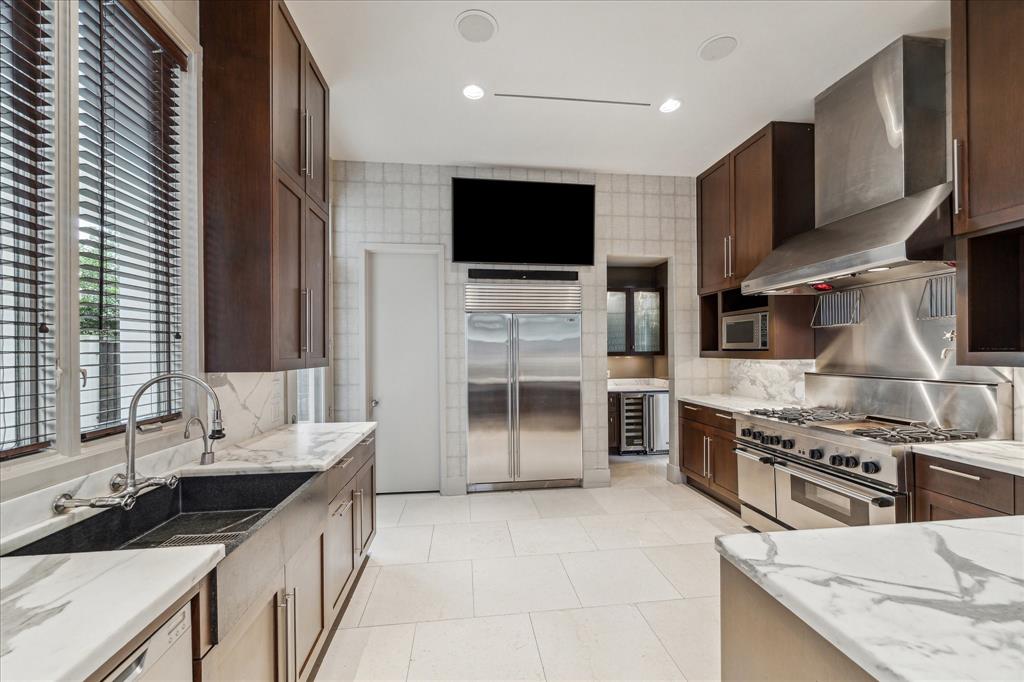 2949 Chevy Chase Drive, Houston, Texas image 12