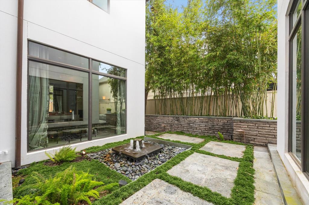 2949 Chevy Chase Drive, Houston, Texas image 10