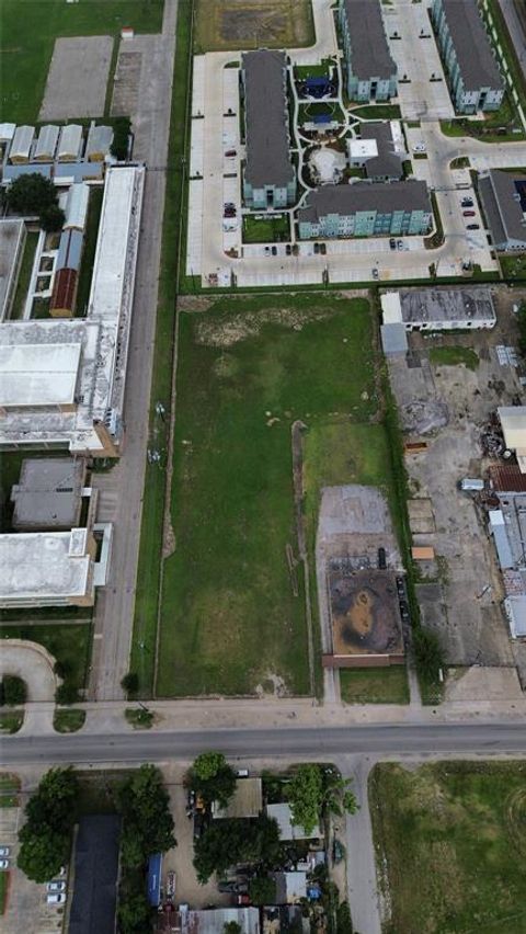 411 Berry Road Houston TX 77022