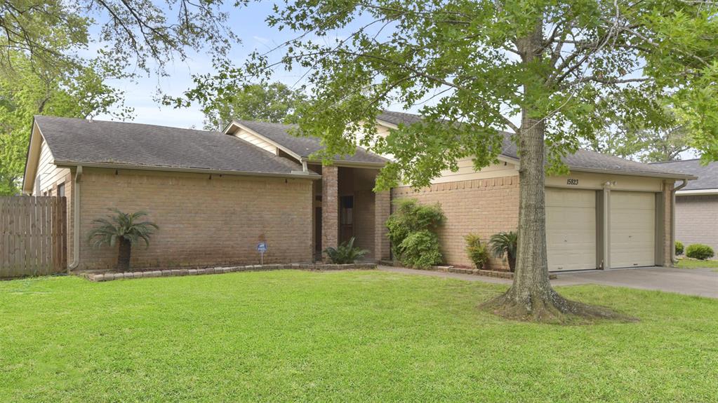 15823 Fox Springs Drive, Houston, Texas image 2