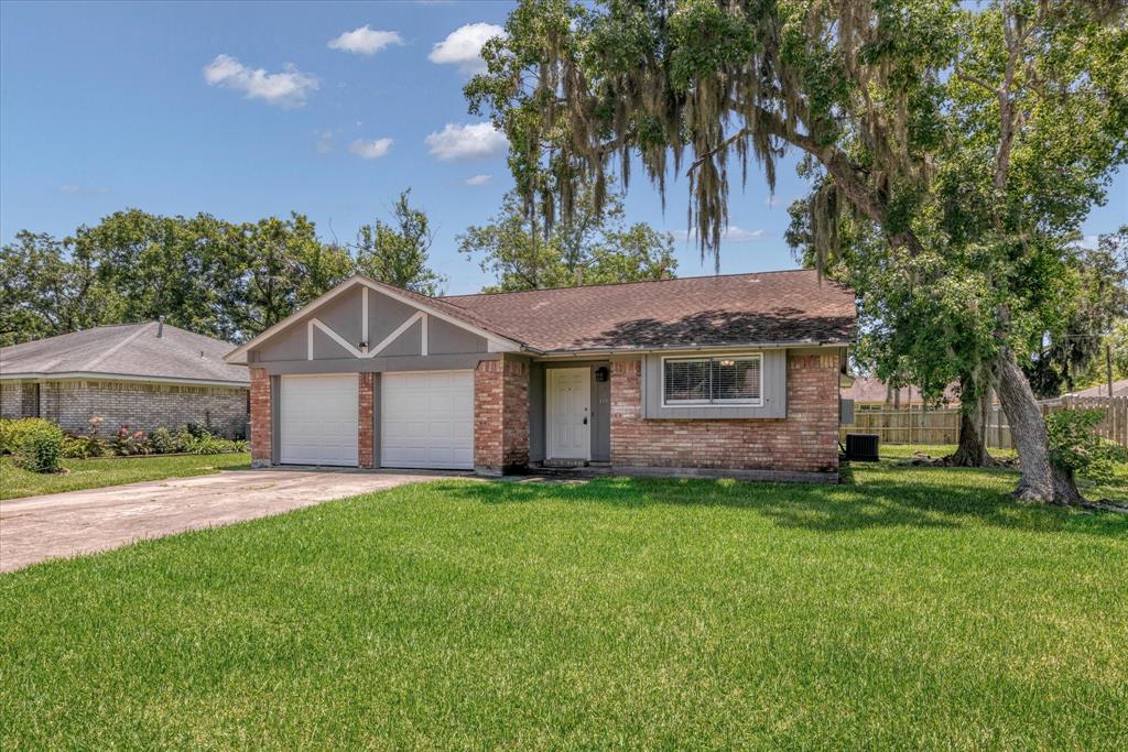 119 Cottonwood Street, Lake Jackson, Texas image 1