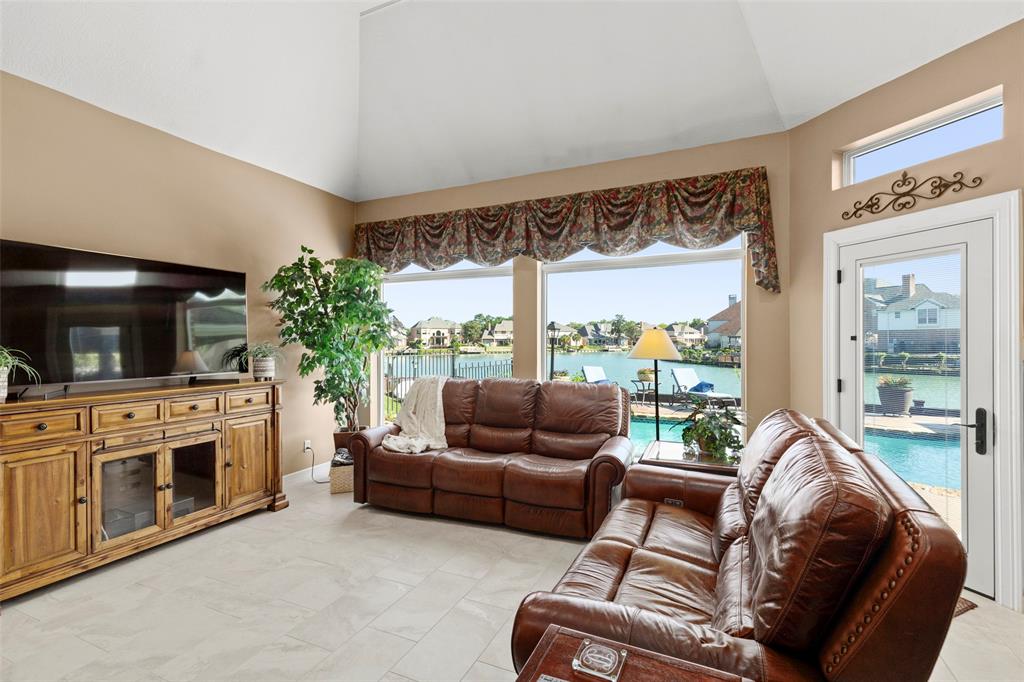 207 Kingfisher Drive, Sugar Land, Texas image 18