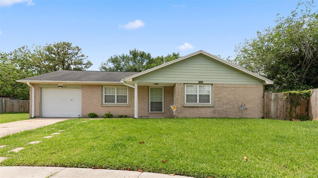 1014 Pimlico Drive, Pearland, Texas image 1