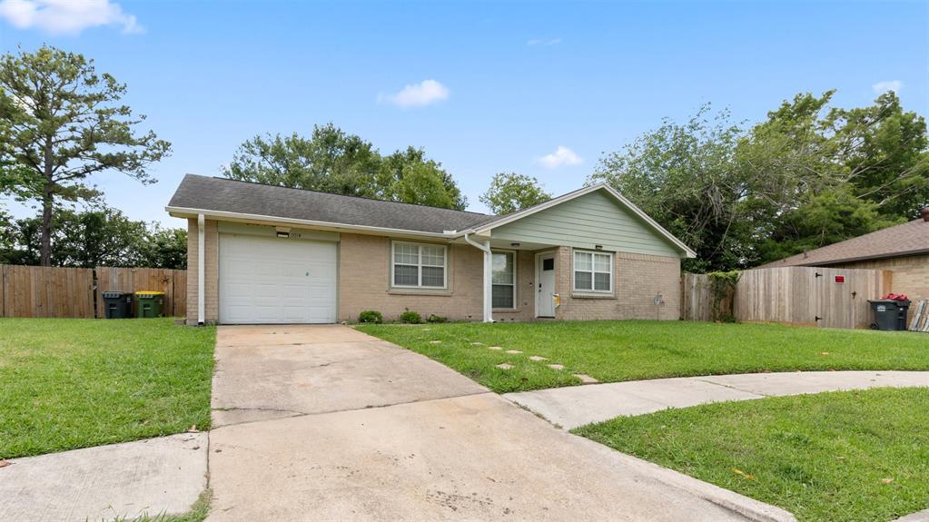 1014 Pimlico Drive, Pearland, Texas image 2