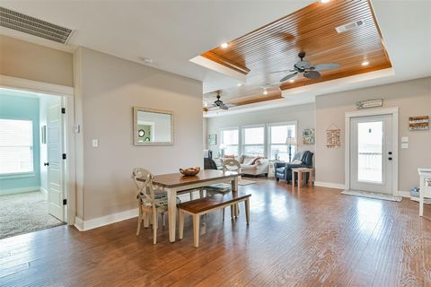 Single Family Residence in Crystal Beach TX 956 Townsend Dr 7.jpg