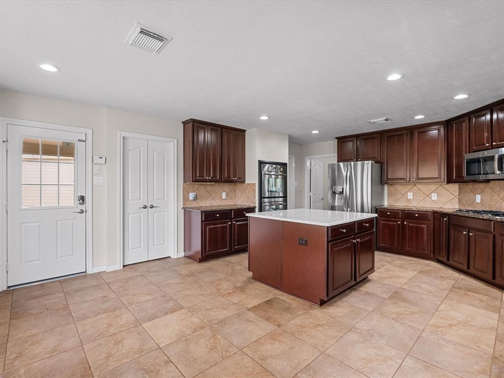 1711 Yucca Court, League City, Texas image 10