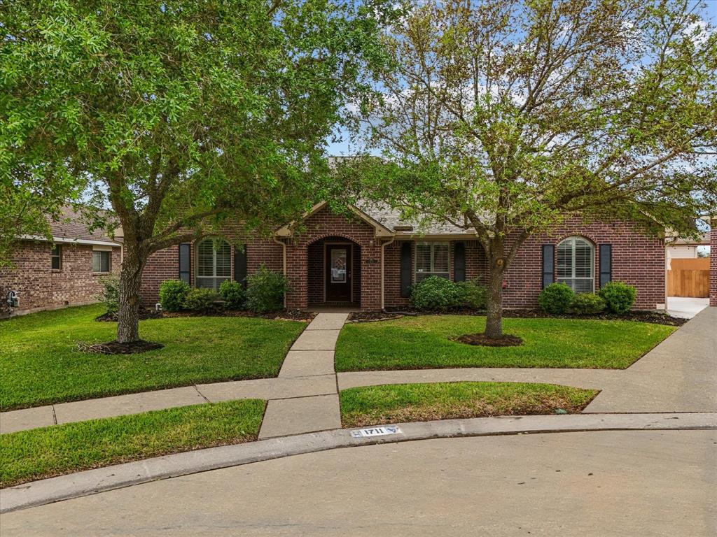 1711 Yucca Court, League City, Texas image 1