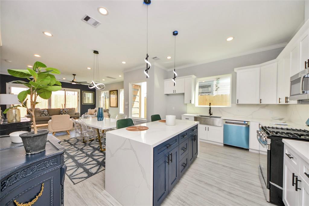 3033 Dennis Street, Houston, Texas image 17