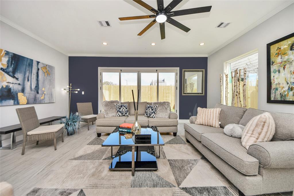 3033 Dennis Street, Houston, Texas image 1