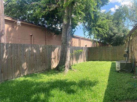Single Family Residence in Houston TX 7007 Marisol Drive.jpg