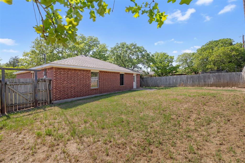 688 Rolling Oaks Drive, Giddings, Texas image 7