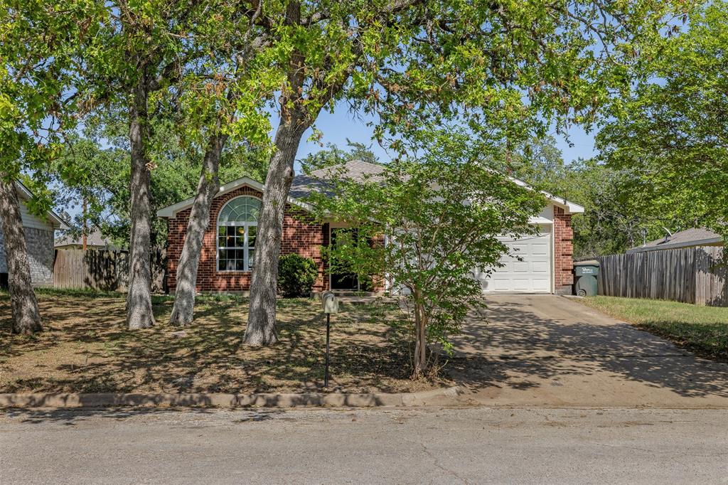 688 Rolling Oaks Drive, Giddings, Texas image 3
